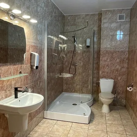 - Palac Slonowice לינה וארוחת בוקר 4*
