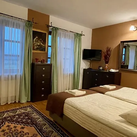 - Palac Slonowice Bed & Breakfast Brzeżno
