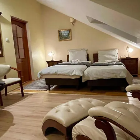 - Palac Slonowice Brzeżno