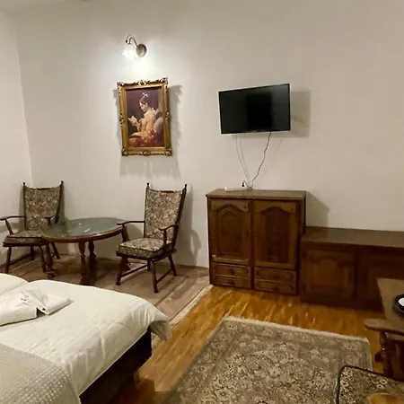 - Palac Slonowice Brzeżno