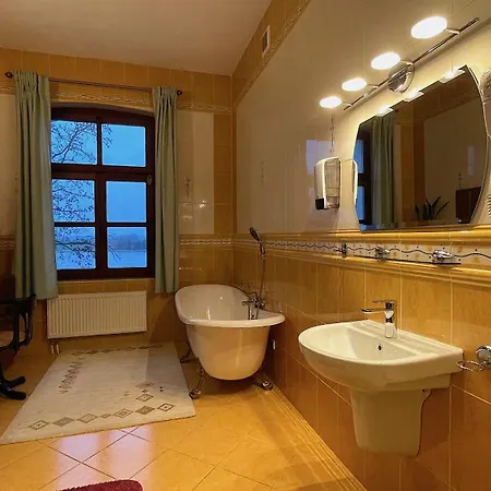 - Palac Slonowice לינה וארוחת בוקר 4*
