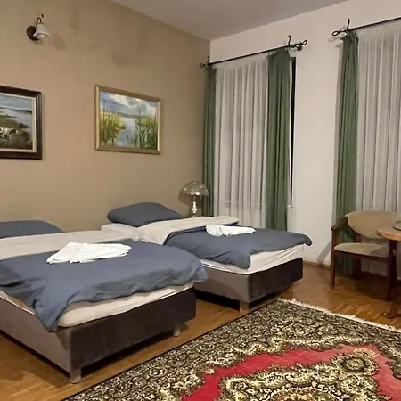 - Palac Slonowice Brzeżno