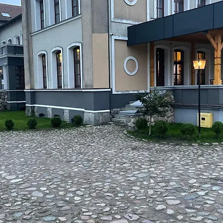 Pałac Słonowice Sp. Z O.o. Nocleg ze śniadaniem *