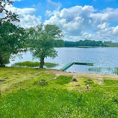 - Palac Slonowice Bed & Breakfast Brzeżno