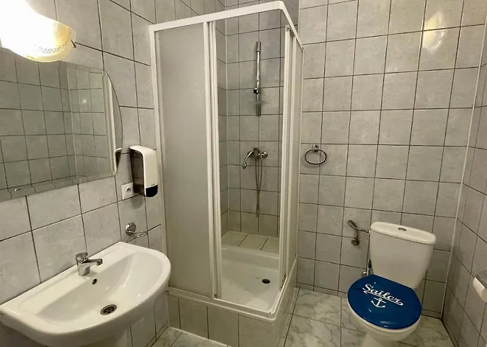 - Palac Slonowice Bed & Breakfast Brzezno (West Pomeranian)