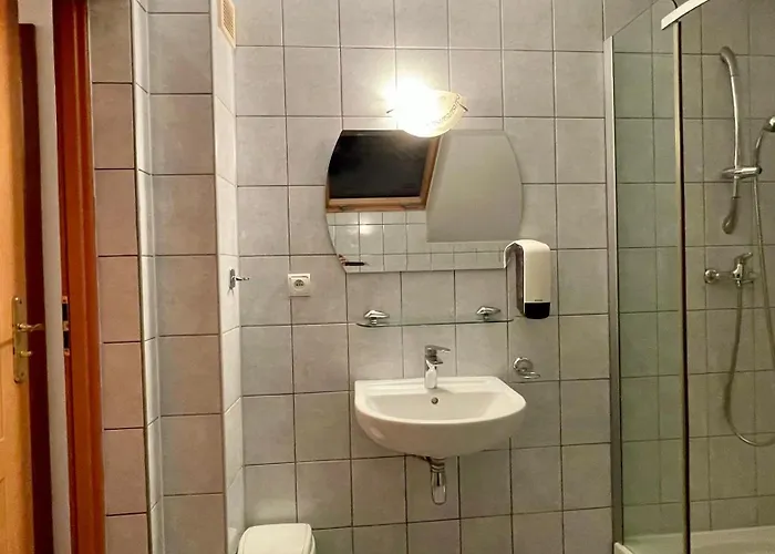 - Palac Slonowice Oda ve Kahvaltı Brzeżno